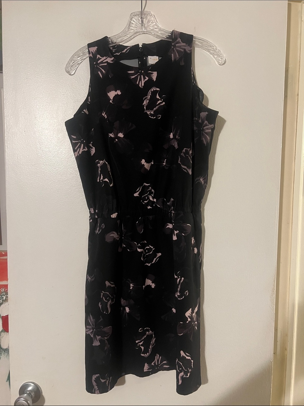 Lolë sleeveless elastic waist dress. Hidden back zip. Front pockets.